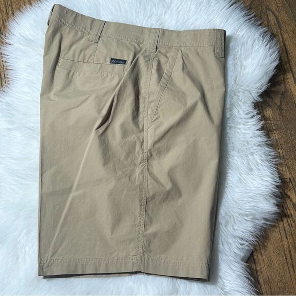 Columbia Tan Shorts - Picture 9 of 10